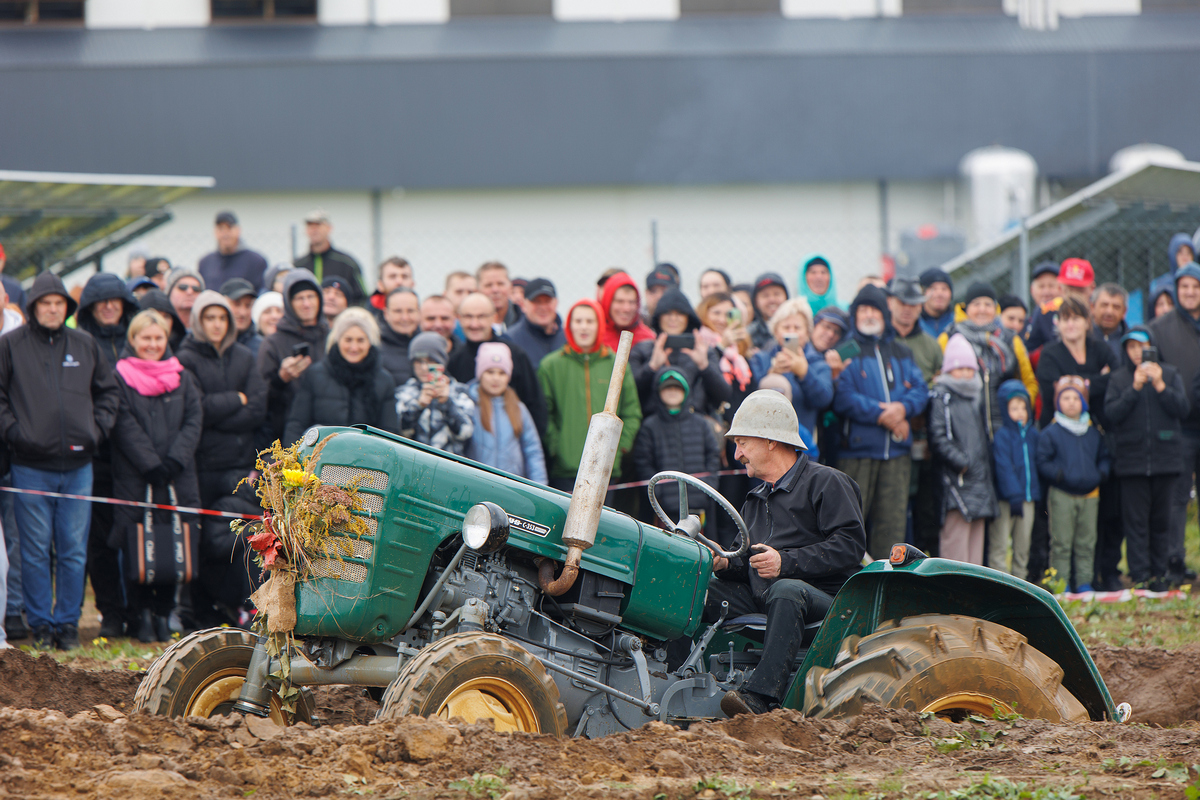 Zdjęcie: II Pomorskie Wyścigi Traktorów oraz Gminno-Parafialne Święto Plonów w Potęgowie