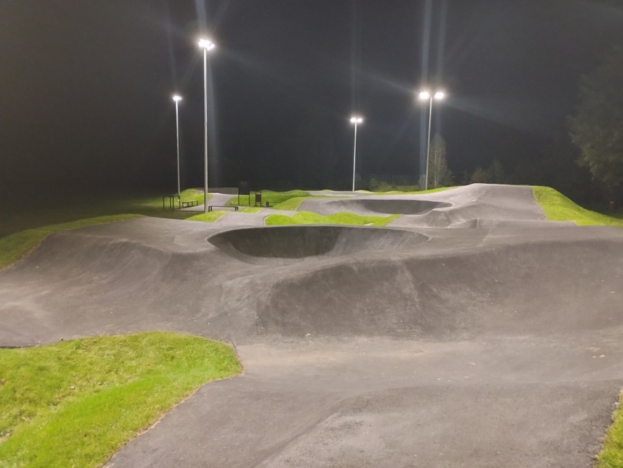 Zdjęcie: Budowa toru rowerowego PUMPTRACK wraz z oświetleniem